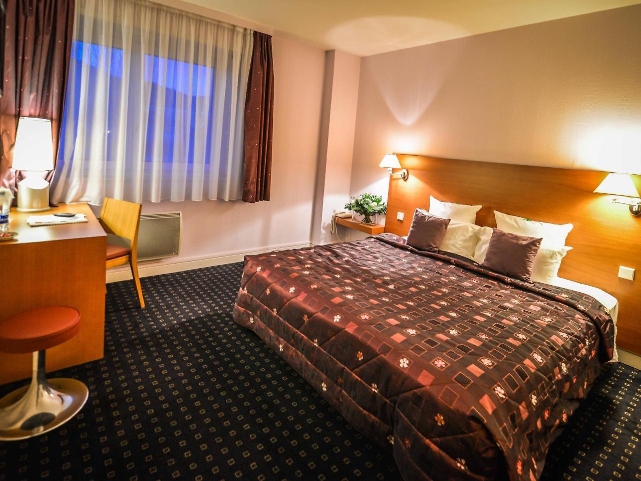 Hotel Restaurant Logis La Palette Wettolsheim ภายนอก รูปภาพ