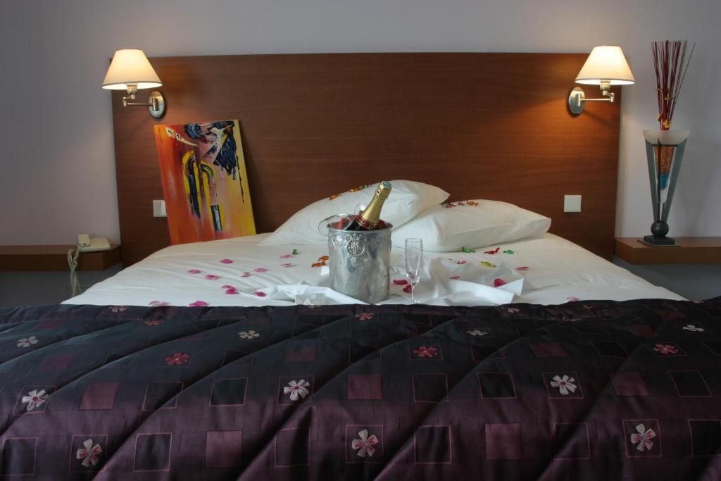 Hotel Restaurant Logis La Palette Wettolsheim ภายนอก รูปภาพ